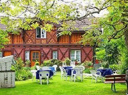 מלון Zur Krone אואגן