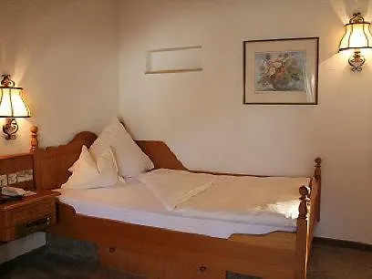Zur Krone Otel