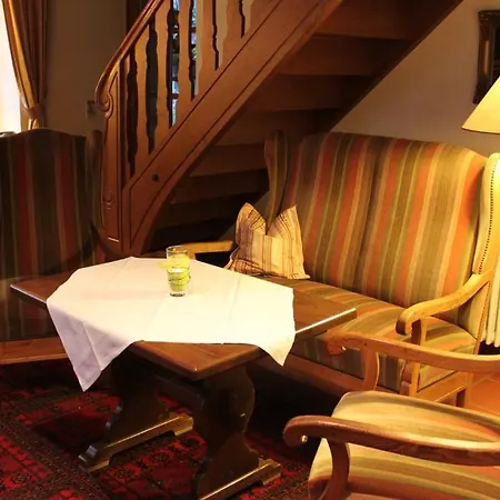 Zur Krone מלון אואגן