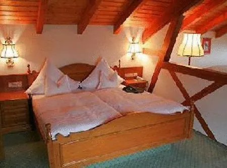 Zur Krone 3* אואגן