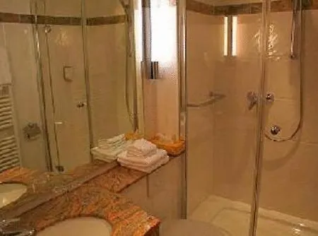 Otel Zur Krone 3*